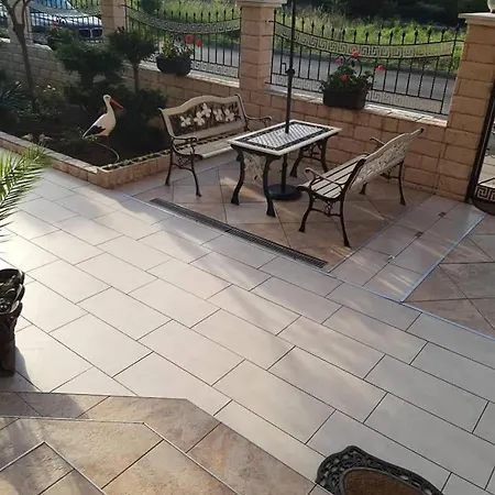 酒店 семеен вермона 2*